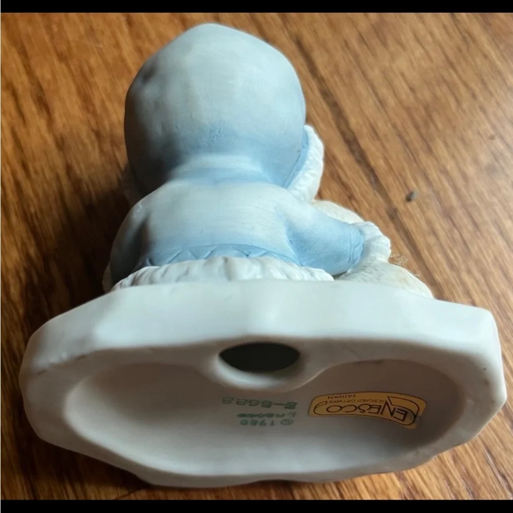 Enesco Collectible Figurine Eskimo girl with pup. Vintage 1980 - Picture 3 of 12